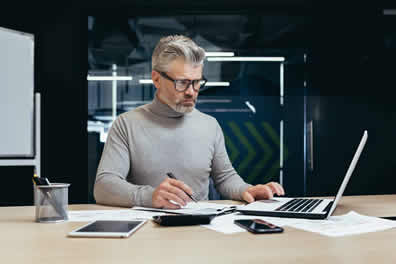 male-ceo-frustrated-looking-at-laptop